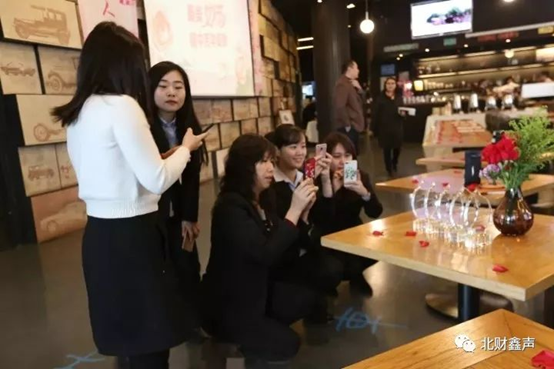 舉辦三八節(jié)慶祝活動